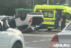 Иномарка перевернулась на крышу