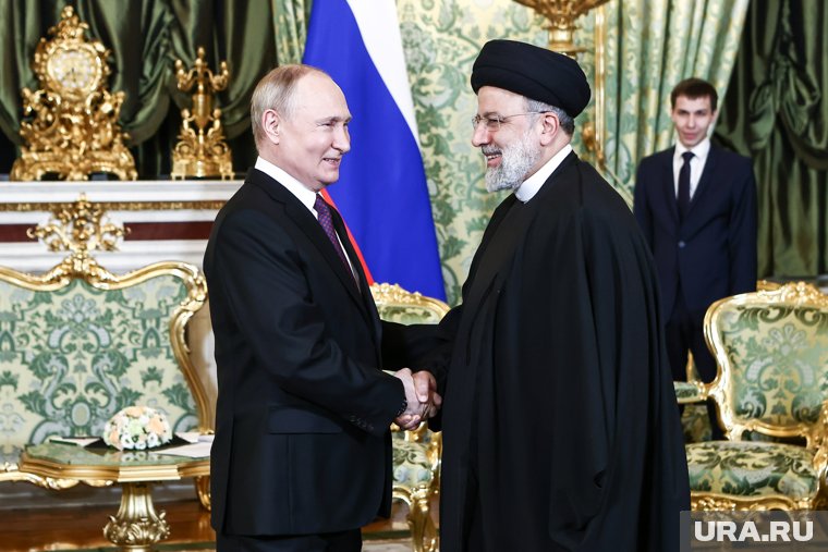В последний раз Владимир Путин (слева) и Эбрахим Раиси (справа) встречались в декабре 2023 года