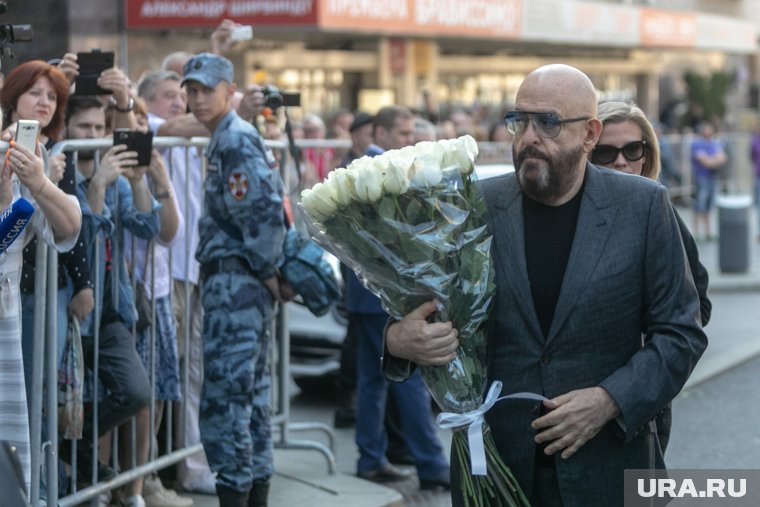 Шуфутинского внесли в базу «Миротворца»* за поездку в Крым
