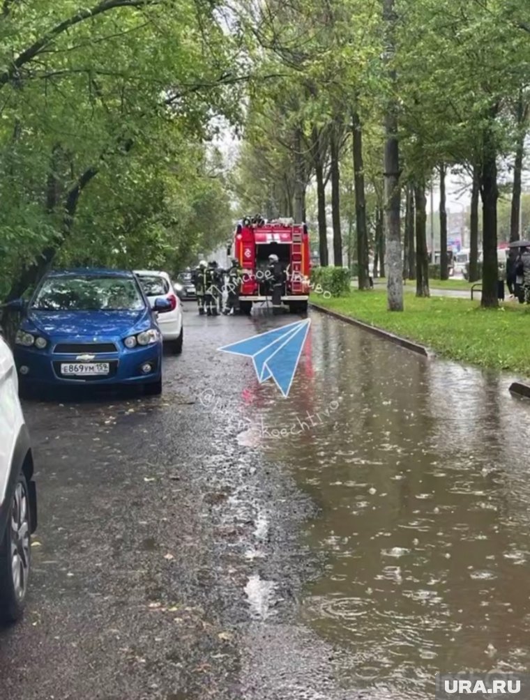 На место прибыли пожарные расчеты