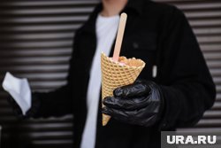 Один шарик мороженого умещается на дне рожка