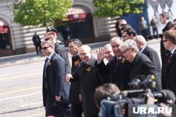 Владимир Путин принимает участие в Параде Победы в Москве (архивное фото)