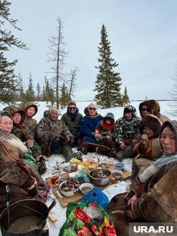 Федор Овчинников в тундре с ненцами 