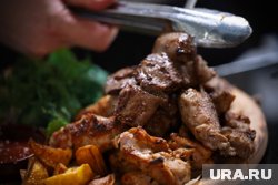 После установки рекорда мясом бесплатно накормили тюменцев 