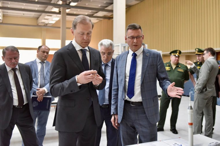 Денис Мантуров оценил новую систему управления для ракеты-носителя «Союз-5»