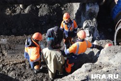 Коммунальщики ремонтируют трубопровод у Арбинских очистных сооружений (архивное фото)
