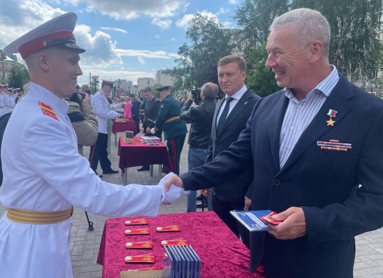 Зампред заксобрания вручит аттестаты выпускникам-суворовцам