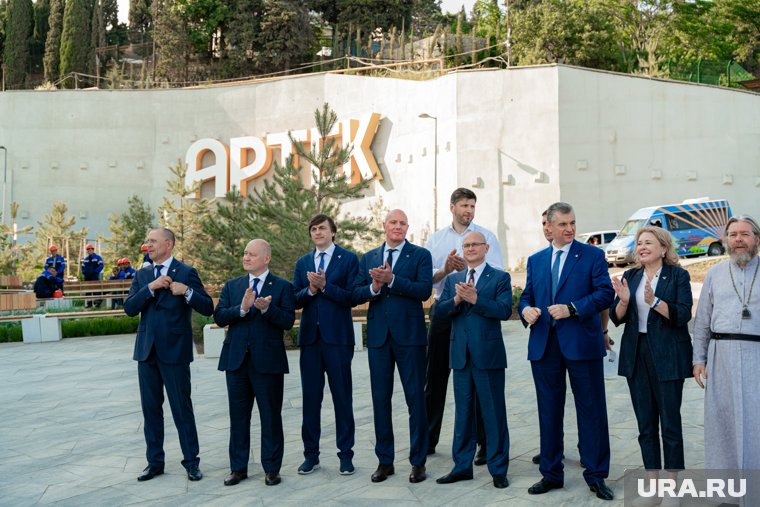 Орден Почета коллективу «Артека» передали Сергей Кириенко и Дмитрий Чернышенко