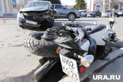 Мотоцикл «Урал» врезался в Mitsubishi в селе Шурышкары 