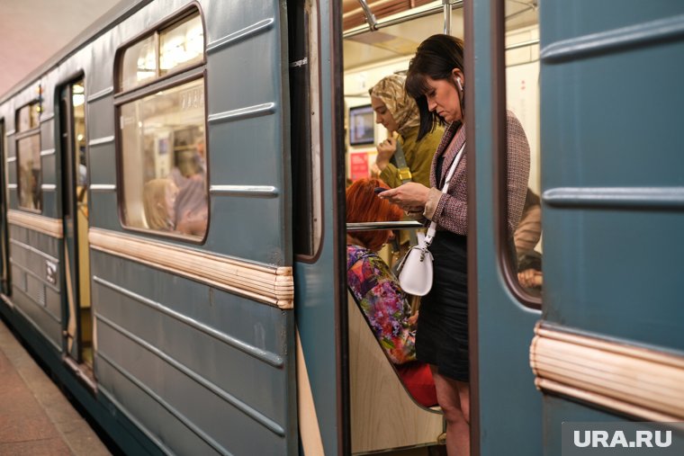 Ограничения в работе станции связаны с ремонтом эскалатора