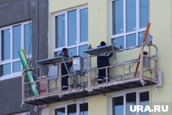 Установка спорных окон на скандальной школе Кургана