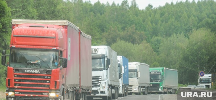 В ХМАО набирают водителей фур для поездок в Китай
