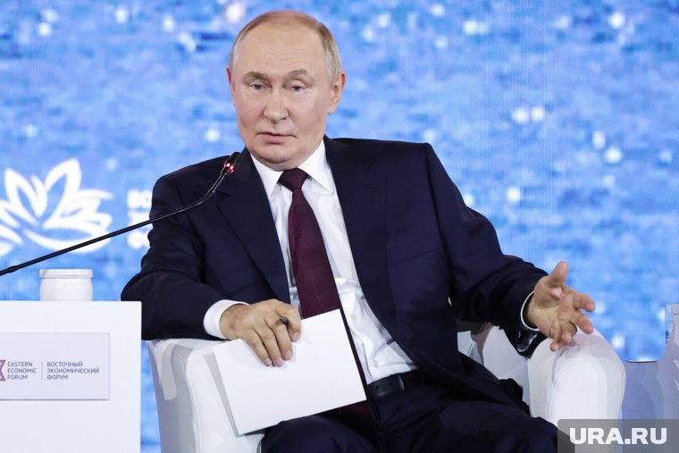 Во время сессии модератор задал Путину вопрос, согласен ли он с мнением Грефа