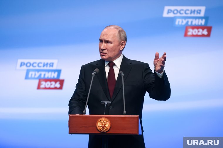 Владимир Зеленский нарушает Конституцию Украины, заявил Владимир Путин