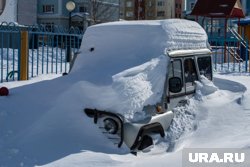 С наступлением холодов многие машины на Ямале превращаются в «подснежники»
