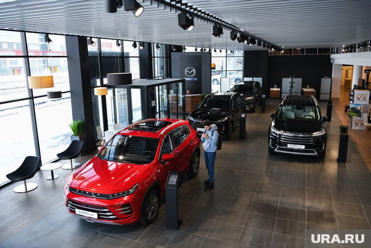 Продажи импортных автомобилей в России в марте упали на 59%