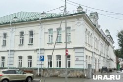 В доме была в начале XX века женская гимназия