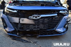 В Калининграде машина оказалась под грузовиком