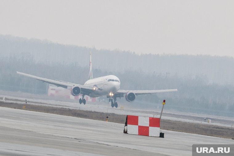 В Петербурге садится Boeing 777-21, вылетевший из Москвы на Кубу (архивное фото)