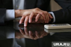 Мэр Пыть-Яха Сергей Елишев отказался принимать доску почета из-за дефектов