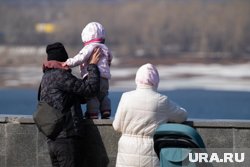 Многодетные семьи получают скидку на авиабилеты в ЯНАО