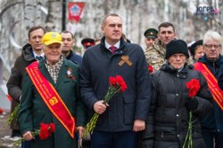 Руслан Кухарук возложил цветы вместе ветеранами