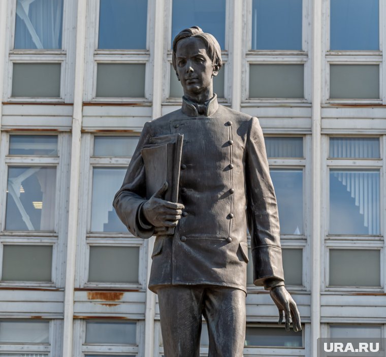 Изобретателя радио решили увековечить молодым