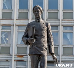 Изобретателя радио решили увековечить молодым