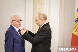 На груди Юрия Дикова засверкала звезда Героя труда