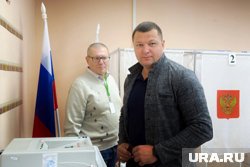 Науменко проголосовал на избирательном участке