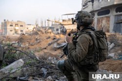 На месте происшествия работают военные и экстренные службы