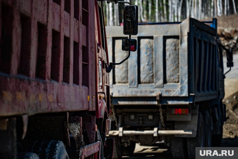 Курганцы бунтовали против движения грузовиков по сельской дороге