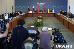 Переговоры, как и в предыдущий раз, начались с задержкой