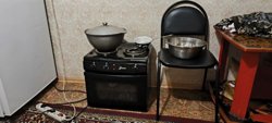 У семьи две печи: одна от хозяев, вторая — для казана 