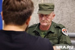 Заместитель атамана Дмитрий Исаев объясняет: стать казаком может каждый, кто готов служить делу