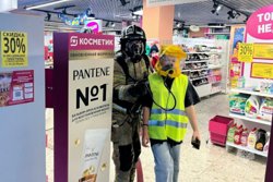 Людей из торгового центра Магнитогорска эвакуировали сотрудники МЧС