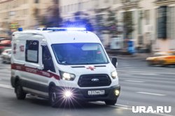 Медики прибыли на место инцидента для оказания помощи пострадавшим