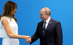 Путин отмечал, что приукрашивал истории в беседе с Меланией Трамп