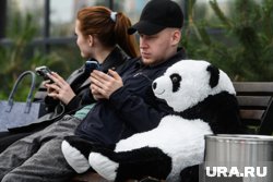  Мужчины активнее начинают диалог с ИИ, а женщины дольше задерживаются в чатах