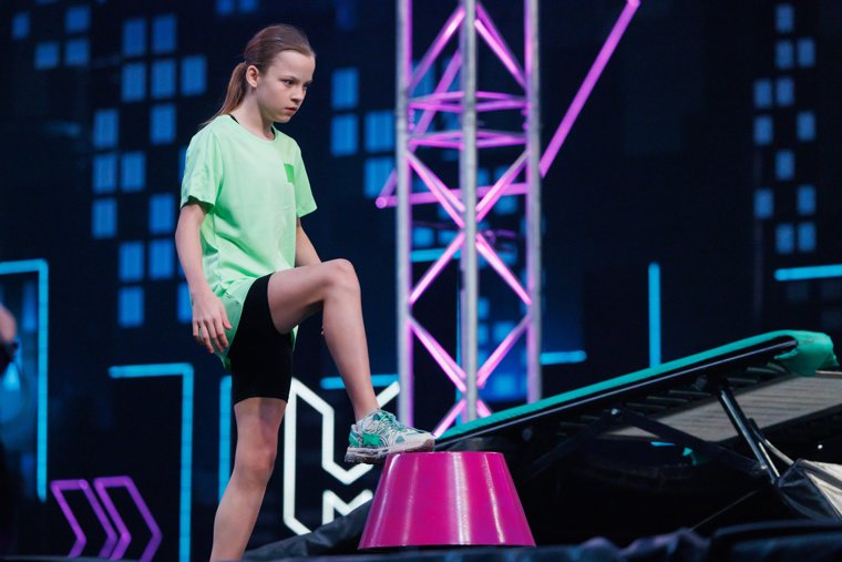 11-летняя Алеся Ежова мечтает купить квартиру старшей сестре