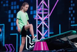 11-летняя Алеся Ежова мечтает купить квартиру старшей сестре
