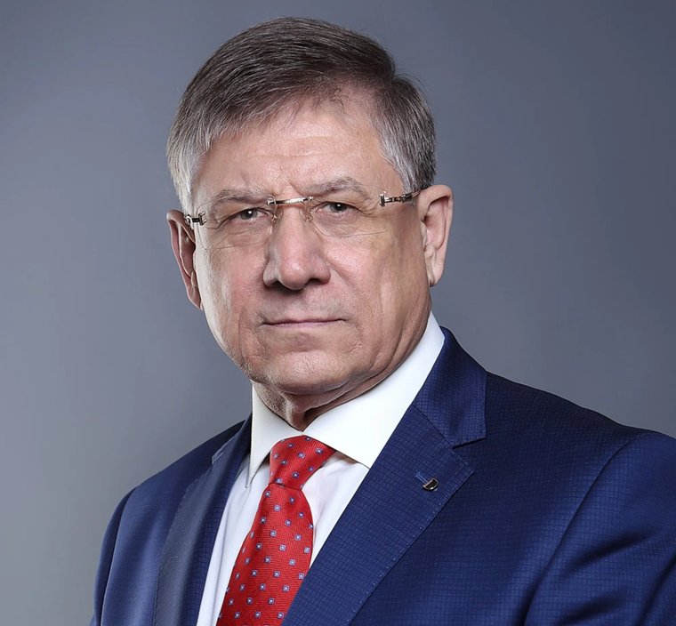 Рамиль Гафаров является членом партии «Коммунисты России»