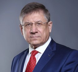 Рамиль Гафаров является членом партии «Коммунисты России»
