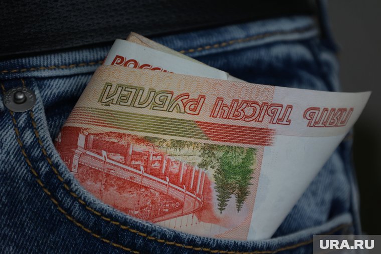 Мужчина украл у знакомой 15 тысяч
