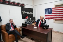Трамп во время встречи с лидерами ЕС и Зеленским в Белом доме обещал позвонить Путину