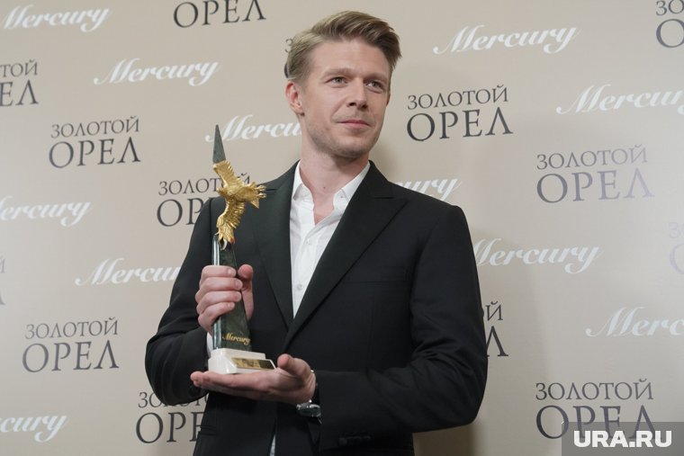 Он получил премию «Золотой орел» за лучшую роль в онлайн-сериале «Нулевой пациент»