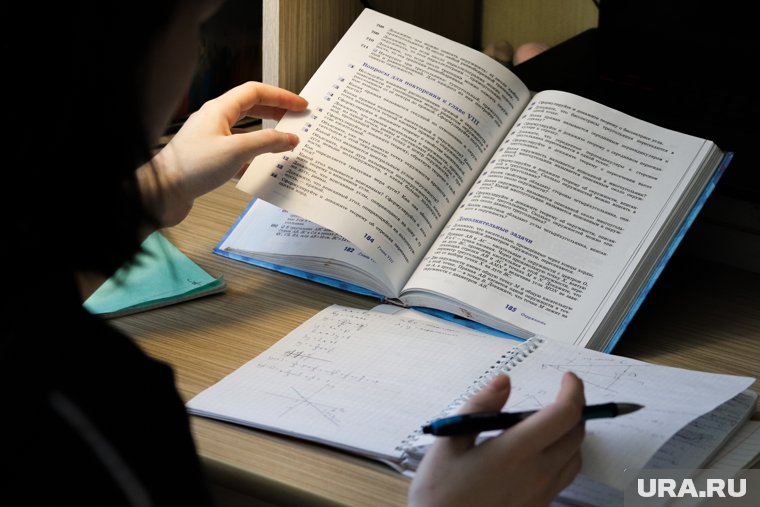 Согласно новым правилам, ученики 4-го класса должны тратить на выполнение домашнего задания не более двух часов