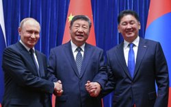 Владимир Путин, Си Цзиньпин и Ухнаагийн Хурэлсух провели трехстороннюю встречу в Пекине