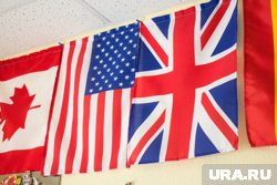 Британии пришлось менять оттенок красного на флагах США перед визитом Трампа