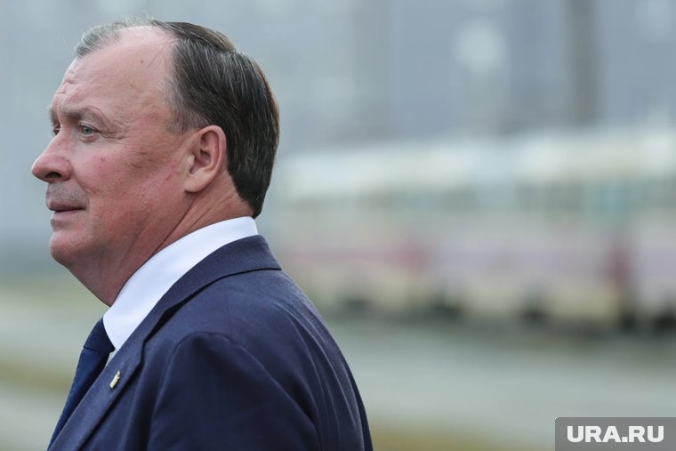 Орлов посетил усадьбу с парком вместе с подчиненными